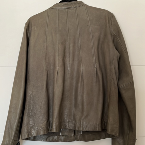 Leather jacket - Picture 3 of 8